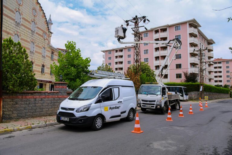 AYEDAŞ Anadolu Yakası’nı bakım ve yatırımlarıyla aydınlattı