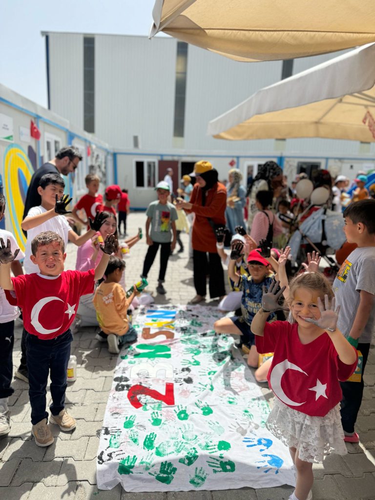 Uludağ Enerji 23 Nisan’ı afet bölgesindeki çocuklarla kutladı