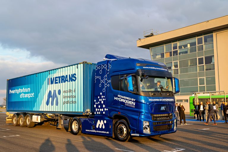 SLOVAKYA’DA HİDROJENLİ KAMYON FORD TRUCKS DESTEĞİ İLE HAYATA GEÇTİ