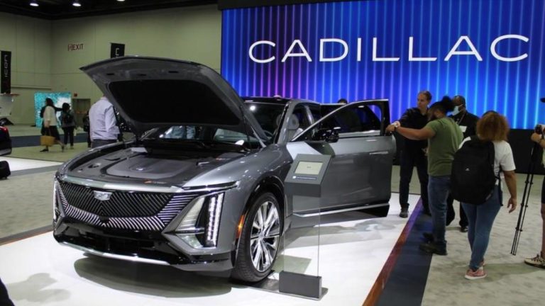 Cadillac, En Hızlı Elektrikli Modeli  LYRIQ-V’yi Piyasaya Sürüyor
